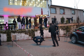 При стрельбе у ресторана в Стамбуле пострадали 2 человека (видео)